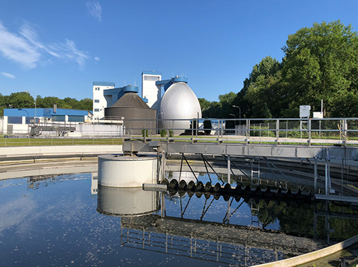 Ultrasonic level transmitter used in water and wastewater plants